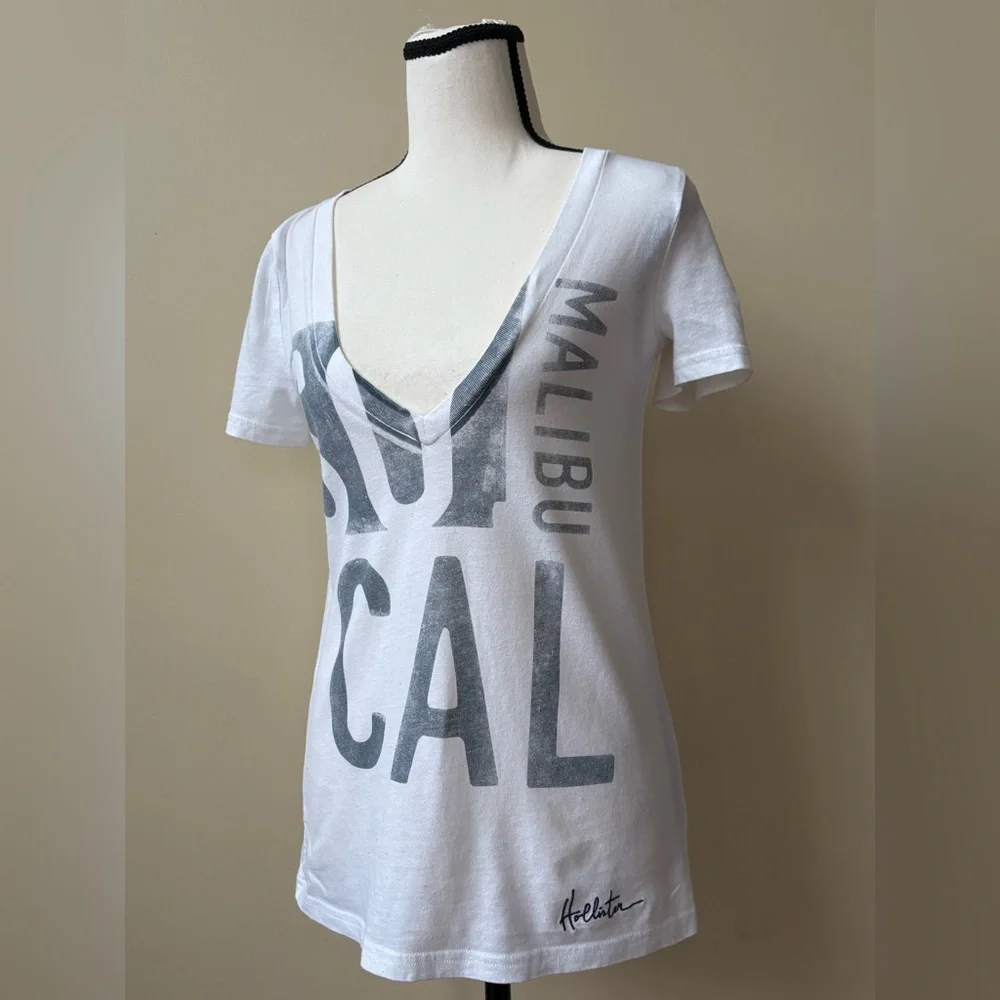 Hollister White and Gray Graphic V-Neck Tee - Picture 3 of 10